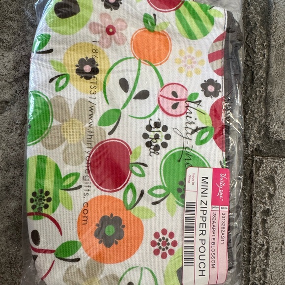 Thirty-One set of Apple Blossom items - Picture 3 of 7